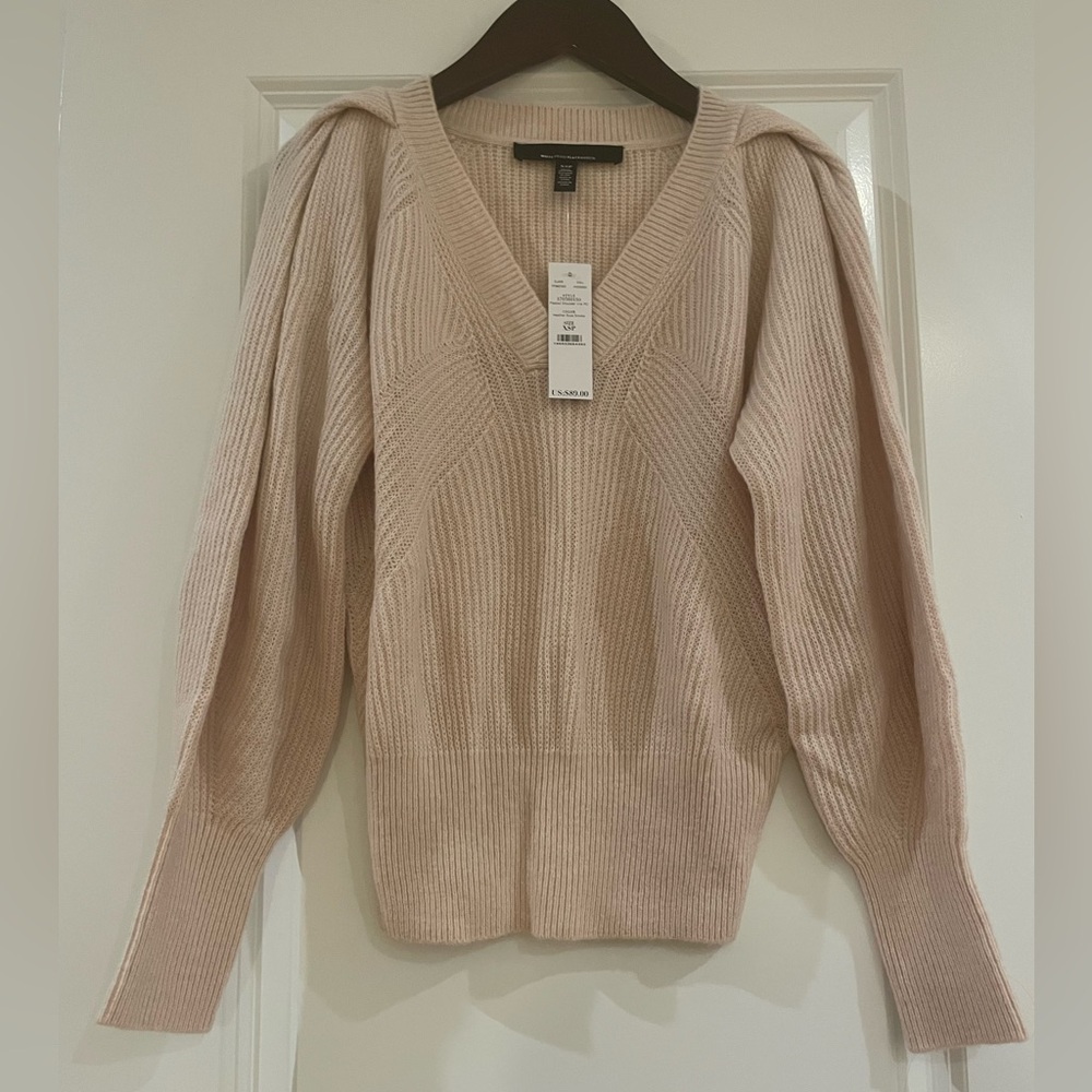 Petite!  WHBM White House Black Market dusty pink v neck sweater.  XSP
